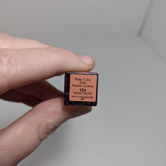 Estee Lauder Kissable Lip Shine - Picture 2 of 2